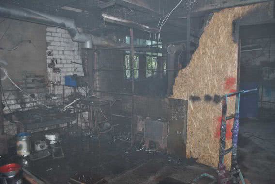 В Николаеве в арендованном здании в Ингульском районе горел мусор