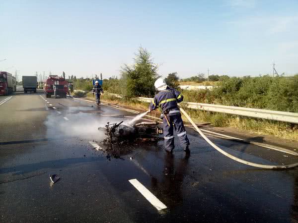 На Николаевщине пожарные потушили мотоцикл