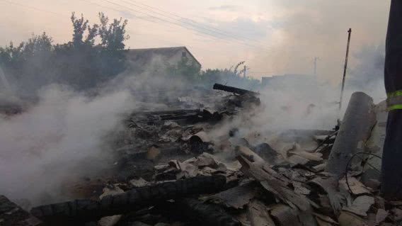 В Николаеве огонь оставил дом без крыши