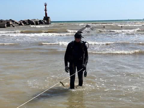 Водолазы нашли тело подростка, которого унесло в Черное море