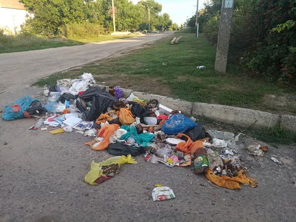 В Николаеве новая стихийная свалка захватывает Матвеевку