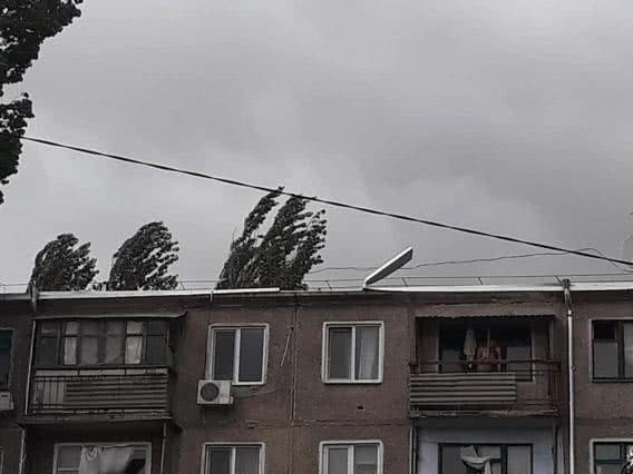Ветер унес крышу многоэтажки в Николаеве и полтора миллиона гривен налогоплательщиков