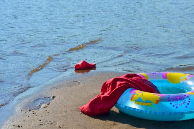 Из-за отсутствия спасателей и техники на курорте Херсонщины утонула девочка, которую унесло в море