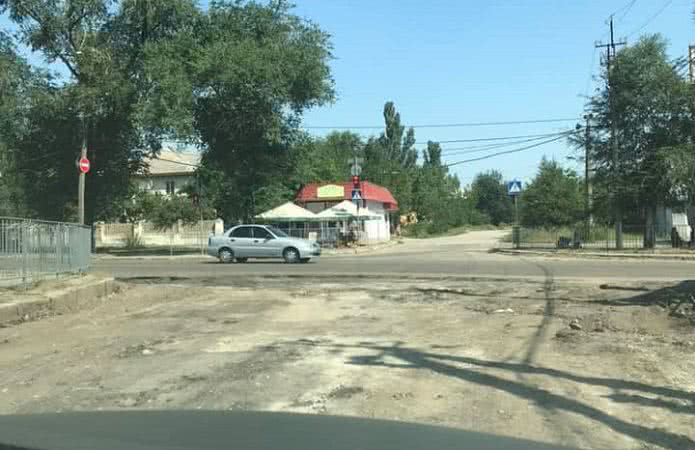 В Варваровке начали асфальтировать Урожайную