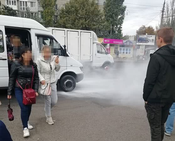 Водитель вовремя успел: в Николаеве на ходу задымилась маршрутка