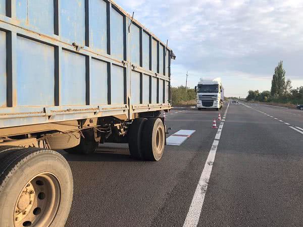 Жители Николаевщины переживают за большой поток грузовых авто на отремонтированных трассах