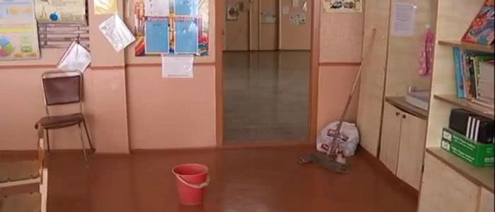 Чиновники ответили родителям, кто должен мыть полы в классах николаевских школ