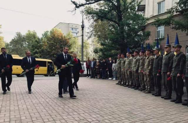 В Николаеве ко Дню партизанской славы новоназначенный губернатор принял участие в возложении цветов к памятнику Лягину