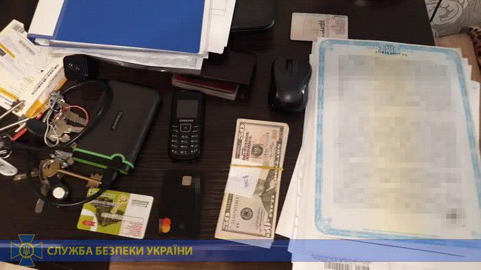 СБУ та поліція затримали банду «чорних» реєстраторів