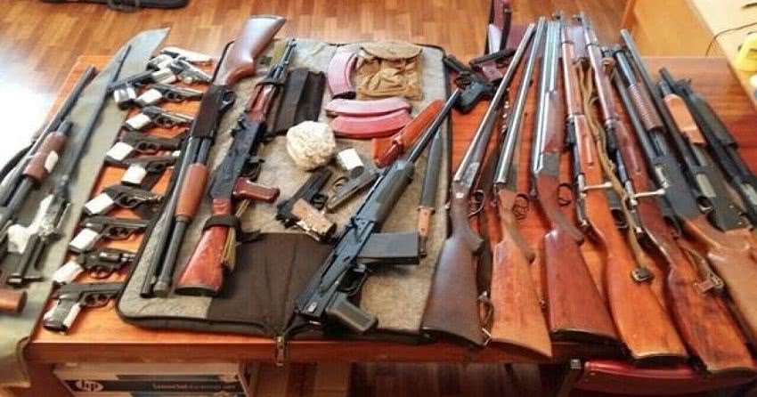 В Николаевской области люди добровольно сдали много единиц оружия