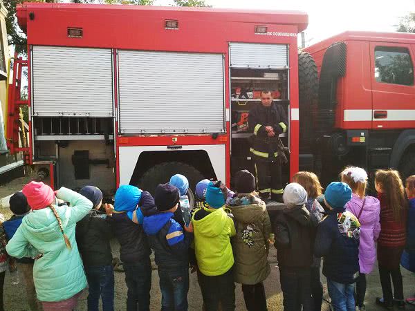 В Николаевской области спасатели провели очередные экскурсии по подразделению для детей