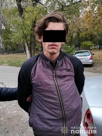В Николаеве полицейские задержали мужчину во время незаконной продажи боеприпасов