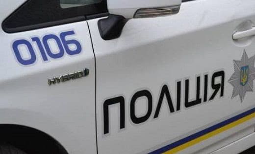 В Николаеве в урне на остановке общественного транспорта прохожие обнаружили череп. Полиция начала уголовное производство