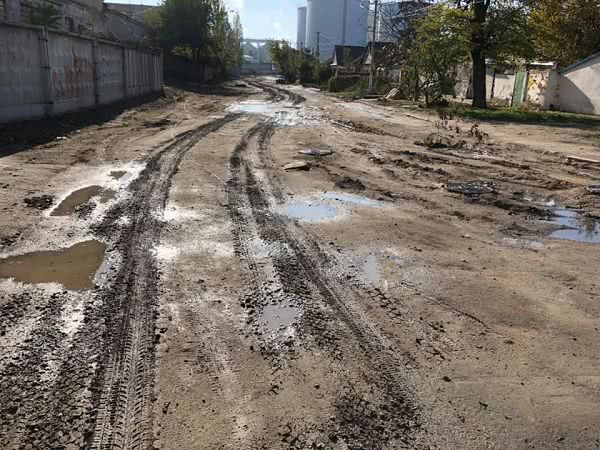 Ремонт сделали, последствия остались: в Николаеве улица превратилась в болото