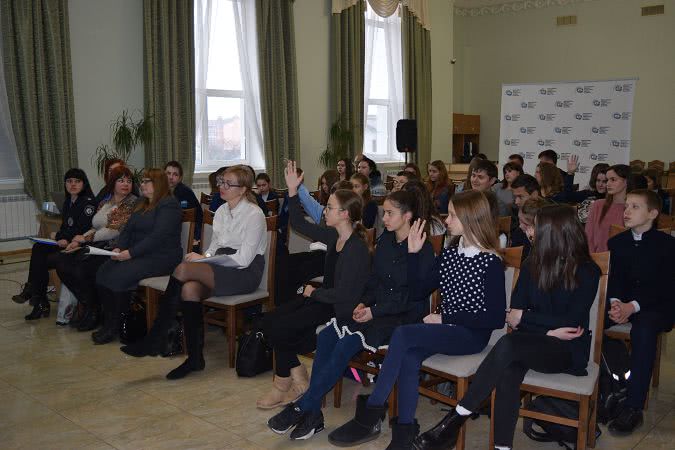 В Николаевской областной библиотеке поднимали вопросы насилия над детьми