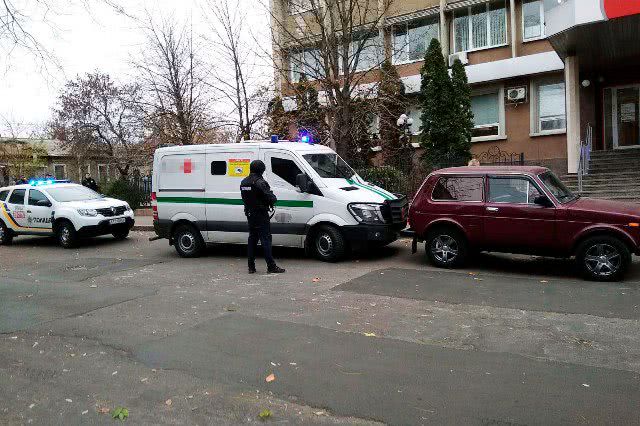 В Николаеве полицейские отрабатывали действия по охране денежных средств при их перевозке