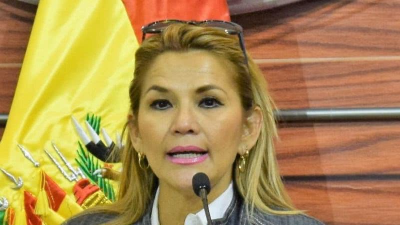 США признали временного президента Боливии