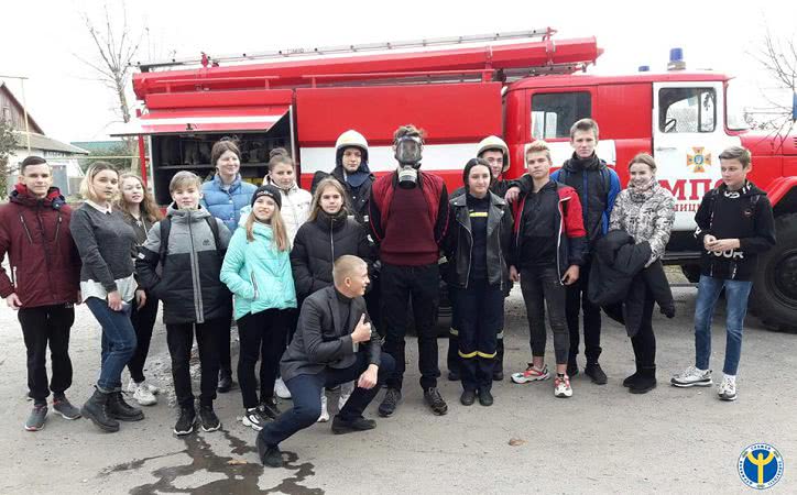 Школьники из Галициновской ОТГ на Николаевщине тушили пожар