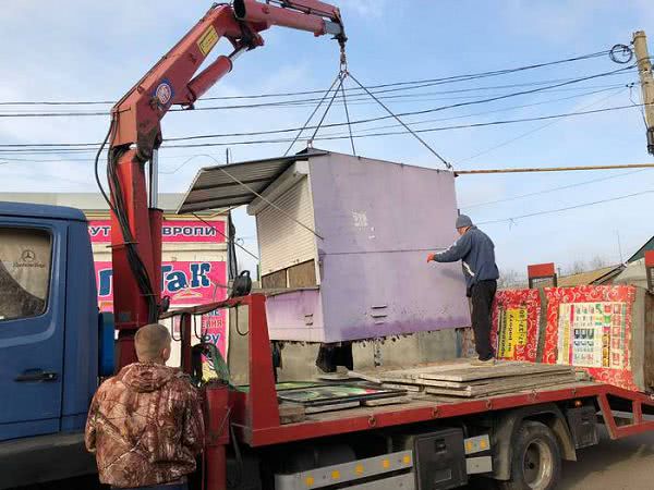 В Центральном районе Николаева демонтировали рекламные конструкции