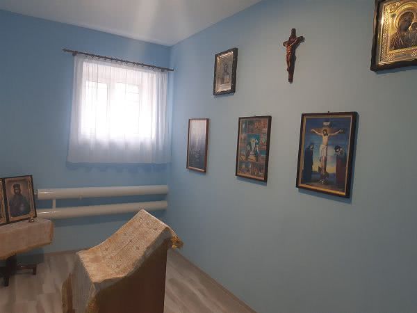 Побыть наедине с собой, помолиться можно в обновленной комнате Николаевского СИЗО