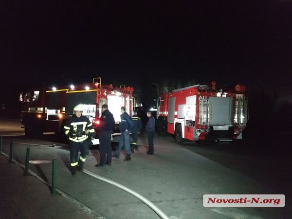 В Николаеве загорелся торговый центр: людей эвакуировали