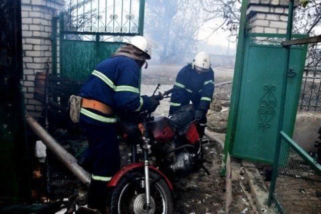 В Витовском районе из-за короткого замыкания электросети в гараже сгорели мотоциклы