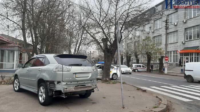 ДТП в Николаеве: столкнулись Лексус и Фольксваген