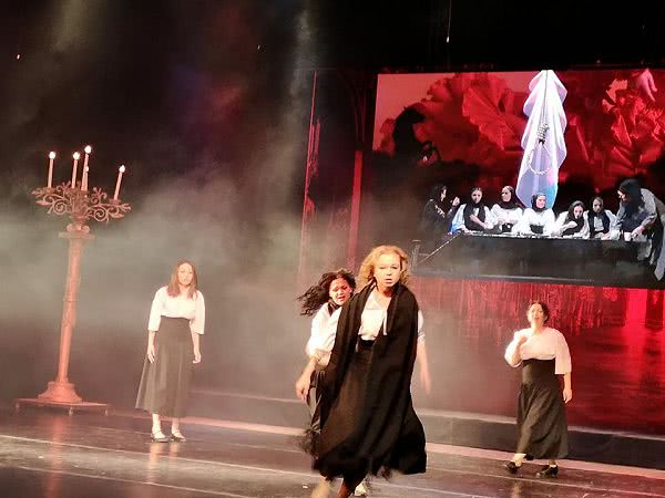 В Николаеве выдающийся театральный коллектив вместе со зрителями отметил юбилей