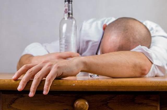 Причина смерти дальнобойщиков в Николаеве - смертельная доза алкоголя
