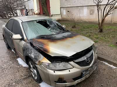 Из-за короткого замыкания в Николаеве сгорели две машины