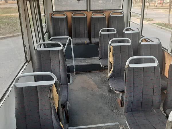 Разорванные чехлы сидений, «лысая» резина — многим николаевским маршруткам нельзя заниматься пассажирскими перевозками