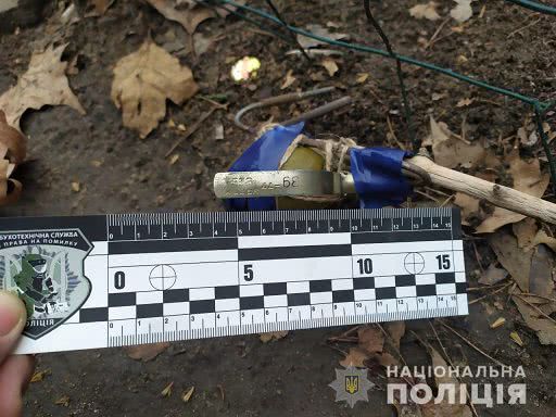 На улице Шоссейной возле жилого дома нашли гранату