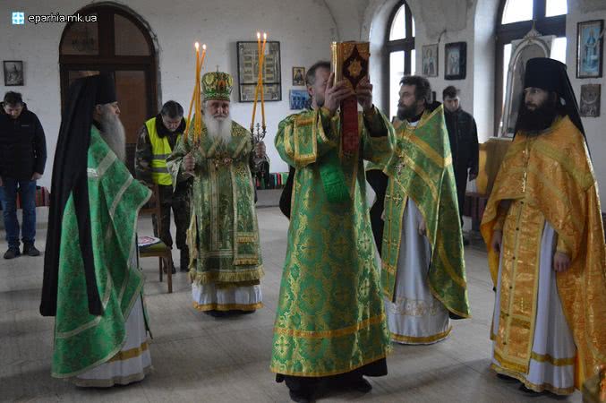 18.12.2019 Литургия в монастыре святых равноапостольных Константина и Елены