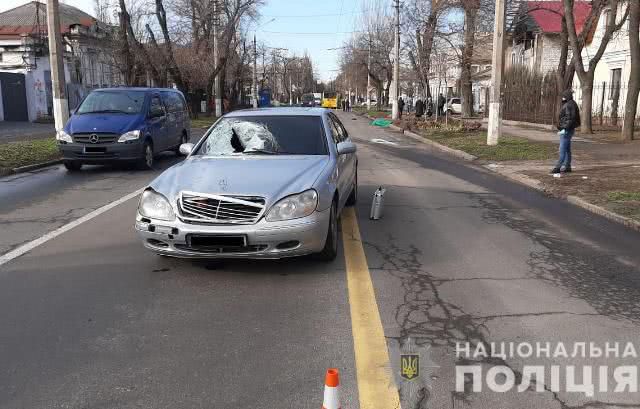 В центре Николаева автомобиль Mercedes насмерть сбил женщину-пешехода