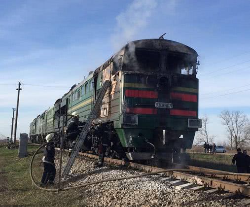 В Николаевской области загорелся тепловоз пассажирского поезда «Харьков-Херсон»