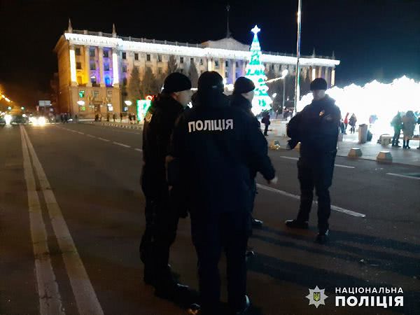 В Николаеве полицейские обеспечили безопасность граждан во время новогодних празднований