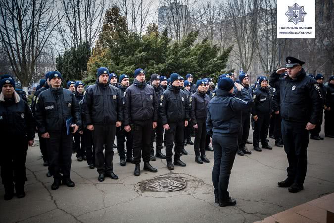 14 николаевских патрульных получили свои первые офицерские звания