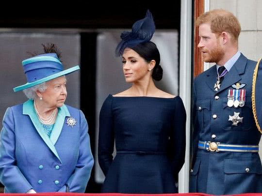 На экстренном семейном саммите у Елизаветы II будут срочно обсуждать дальнейшую судьбу принца Гарри и Меган Маркл — фото