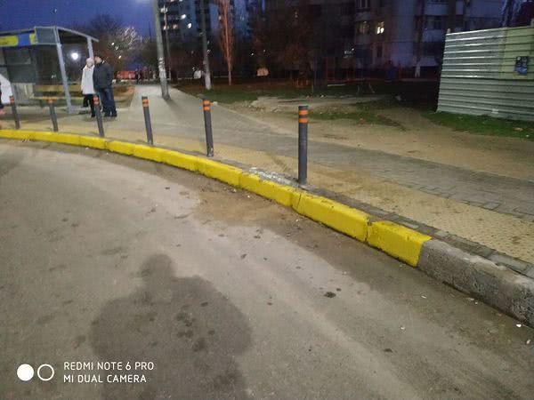 В Николаеве отремонтировали поврежденный тротуар и обновили места для парковки