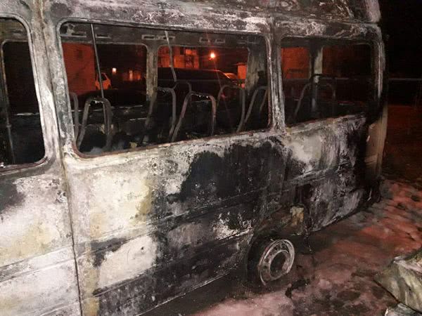 В Николаеве дотла сгорели два автомобиля