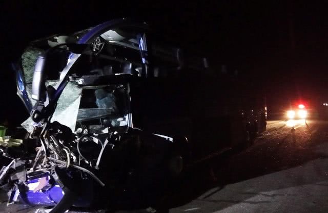 На Николаевщине  столкнулись рейсовый автобус и грузовик, пострадали 17 человек