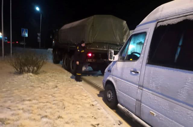 Поваленные деревья, застрявшие на дорогах машины: спасатели Николаевщины оказывали помощь в ликвидации последствий непогоды