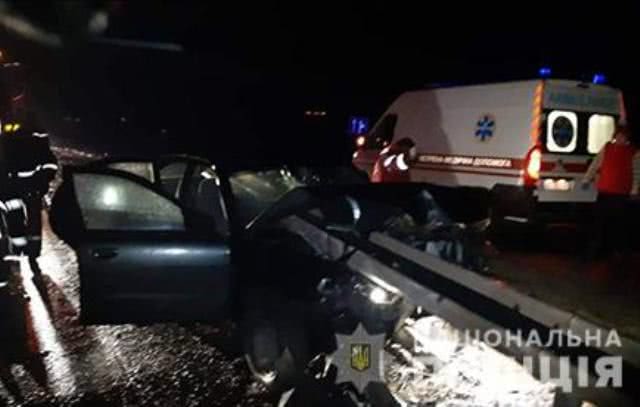 Под Николаевом автомобиль Daewoo столкнулся с отбойником - пассажирка погибла