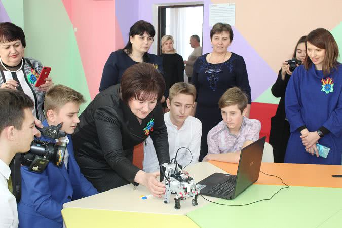 В ОТГ на Николаевщине дети собирают и программируют роботов