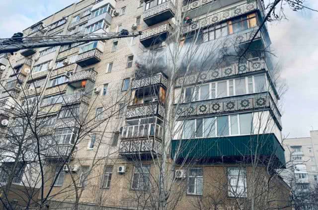 В Николаеве спасатели ликвидировали пожар двух балконов в девятиэтажке
