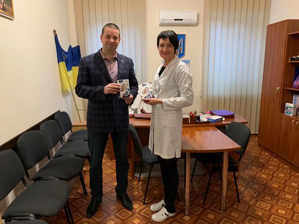 Депутат горсовета приобрёл бесконтактные термометры в Николаевскую областную инфекционную больницу