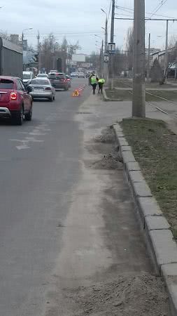 В Ингульском районе Николаева почистили дороги и бордюры