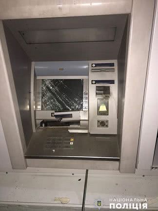 В Ингульском районе Николаева воры вытащили деньги из банкомата