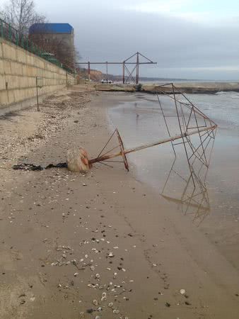 В курортном городе на Николаевщине размыло много пляжей во время шторма — фото