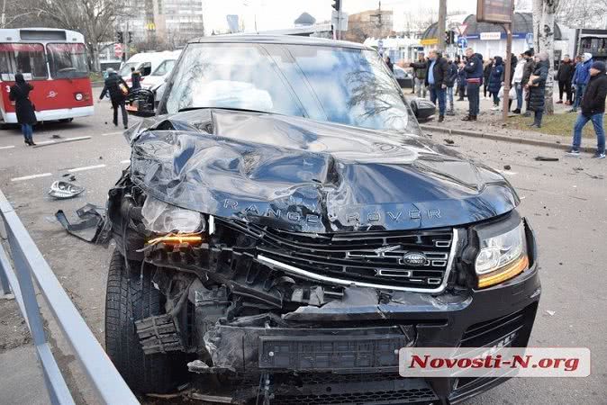 У Миколаєві затримали водія Range Rover, який скоїв смертельне ДТП, зіткнувшись з маршрутним таксі